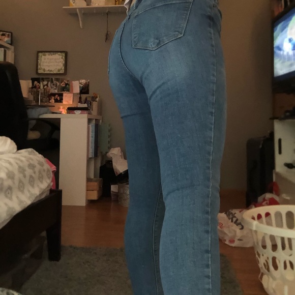 Old Navy High Waisted Jeans - Picture 4 of 4
